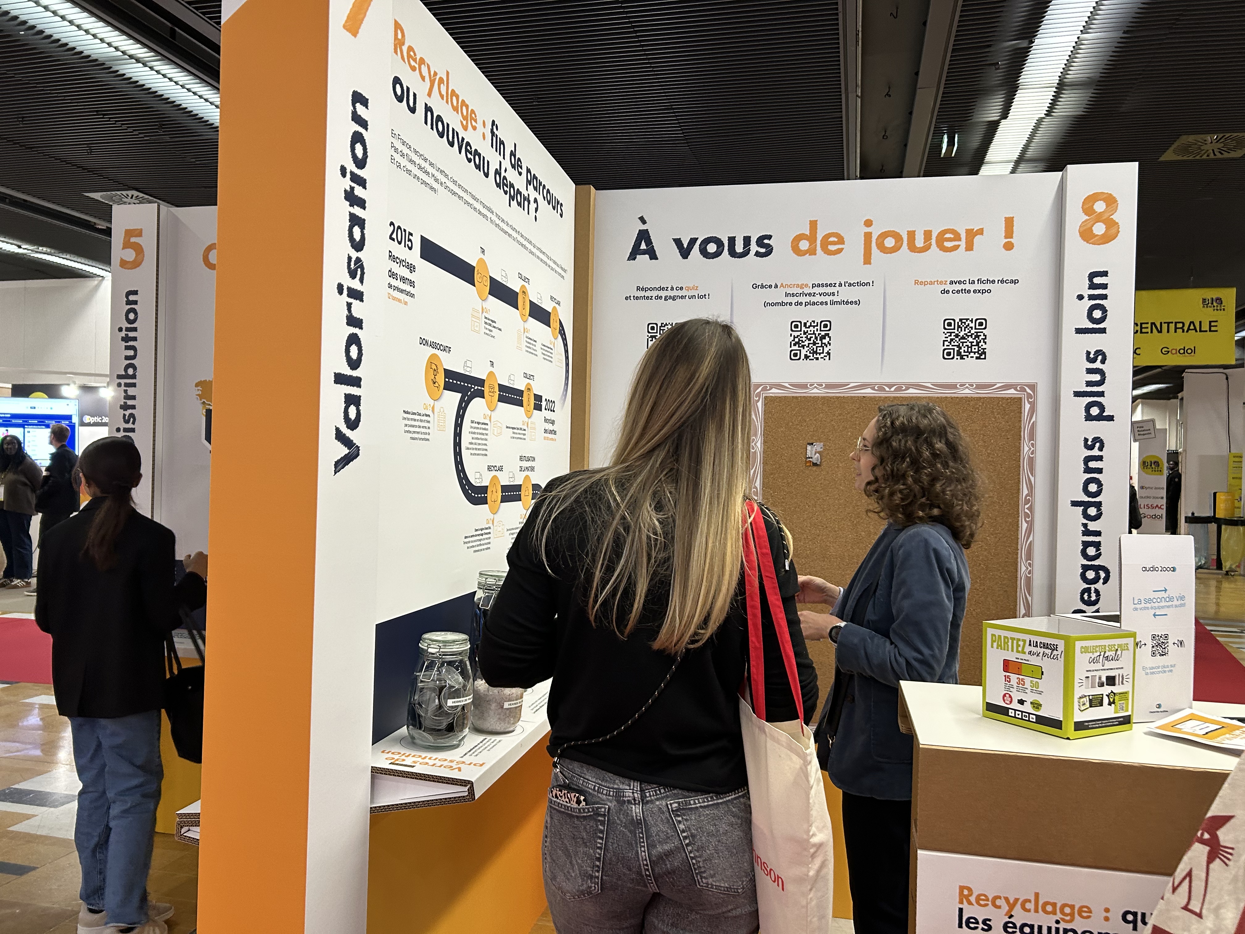 Marquez les esprits avec des meubles en carton qui sorte du lot