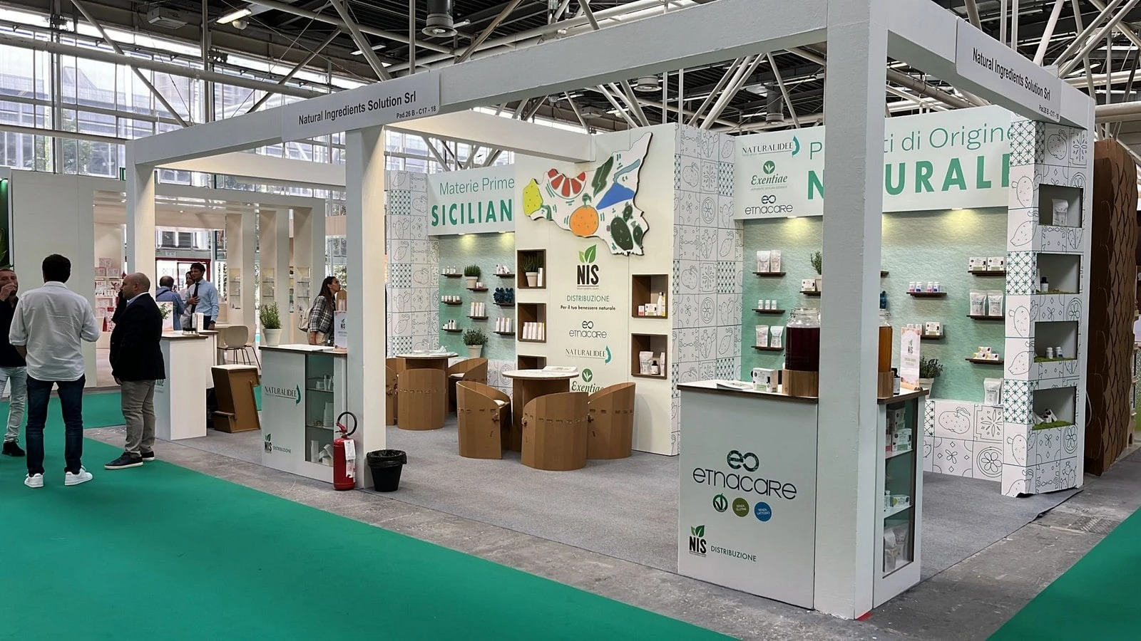 un stand en carton pro