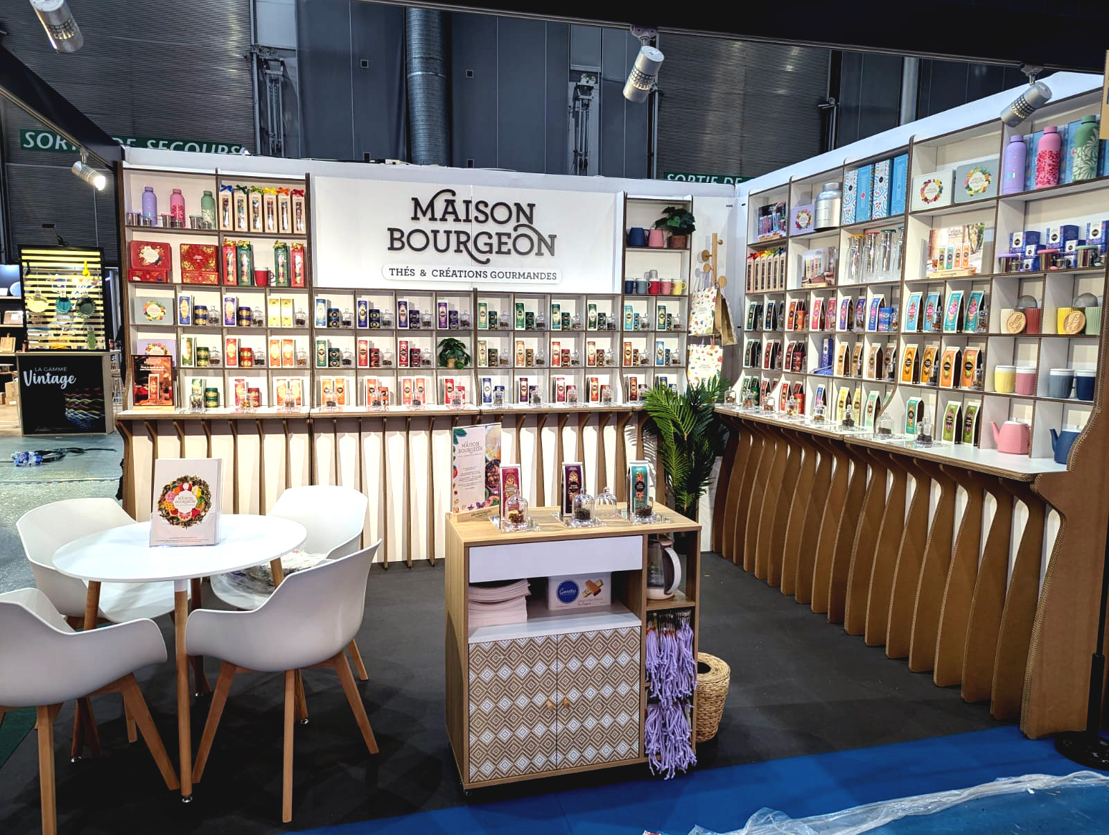 Un stand en carton pour la Maison Bourgeon
