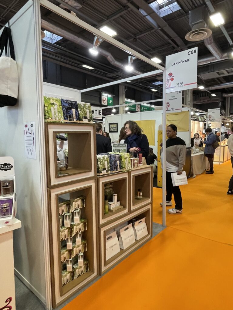 Aménagement d&rsquo;un stand avec des présentoirs en carton : un choix gagnant-gagnant