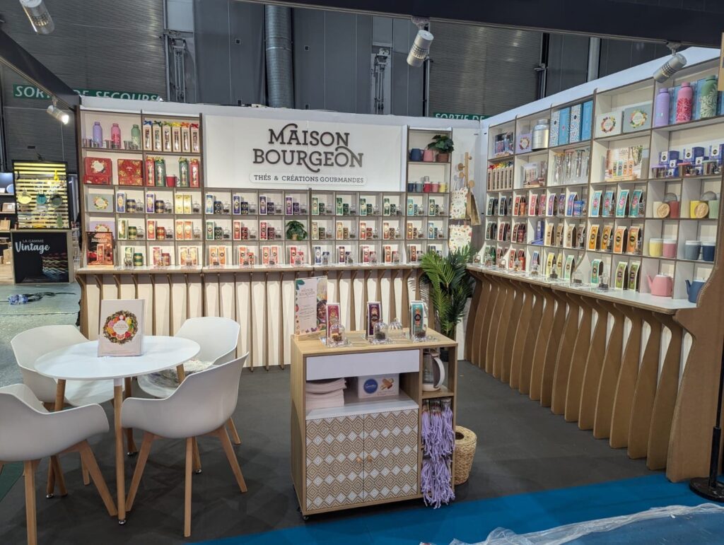 Réalisation d’un stand en carton personnalisé pour Maison Bourgeon