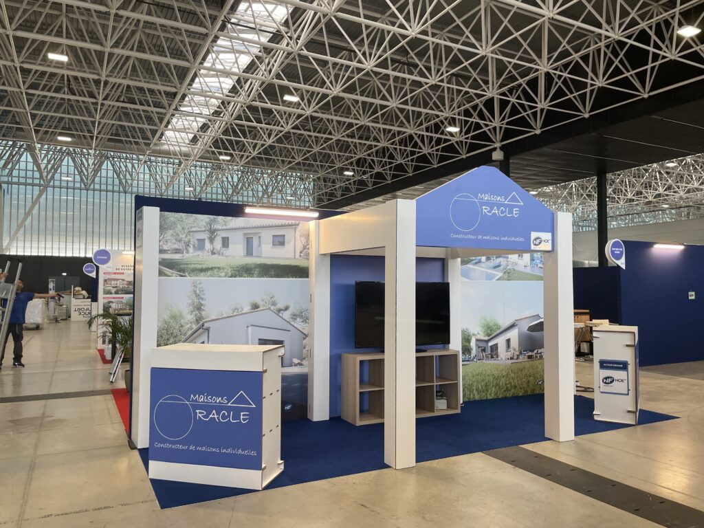 Un stand en carton moderne et élégant pour votre prochain salon de l&rsquo;immobilier