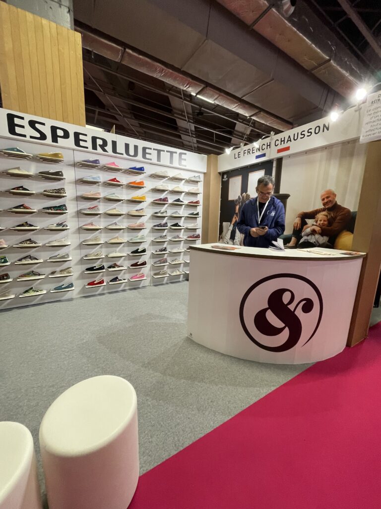 Quel est le budget moyen pour l&rsquo;aménagement d&rsquo;un stand en carton ?