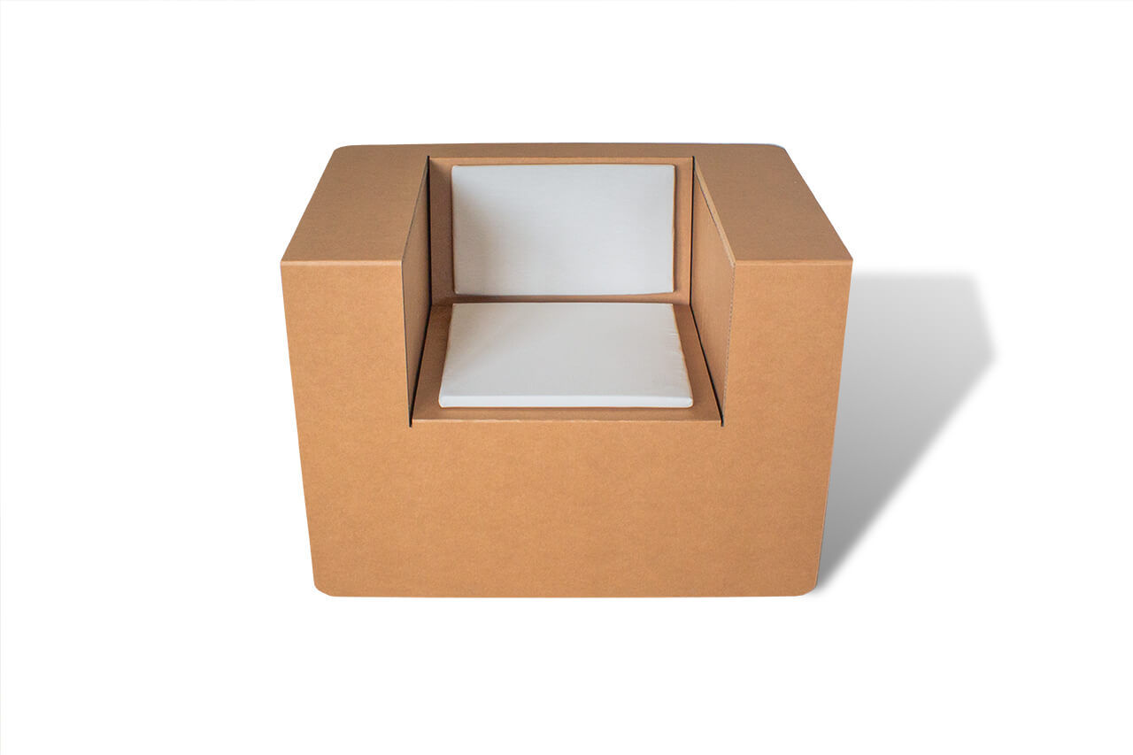 Structure de fauteuil en carton écologique pour stands événementiels et scénographie, visible en configuration vide avec siège intégré en planche cartonnée - Le Meuble en Carton une marque du groupe Natur Design