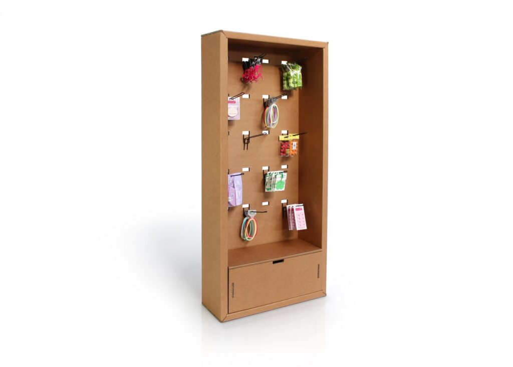 Présentoir en carton MAKALU B pour stands événementiels et scénographie, avec compartiments organisés pour produits en sachets ou petits articles, idéal pour l’aménagement de magasins et les espaces professionnels - Le Meuble en Carton une marque du groupe Natur Design