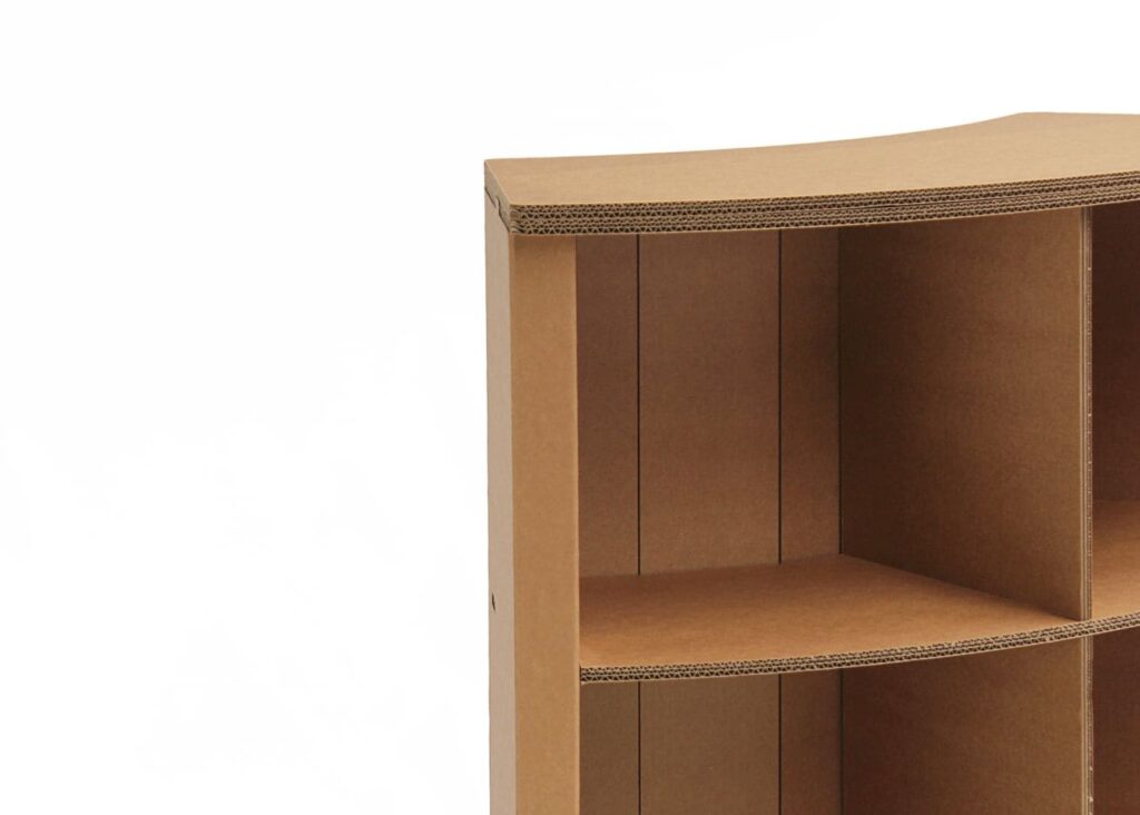 Banque d'accueil en carton écologique pour stands événementiels et aménagement de magasins professionnels, avec compartiments intérieurs et structure renforcée en panneaux cartonnés, idéale pour accueil client en open space ou salons pro - Le Meuble en Carton une marque du groupe Natur Design