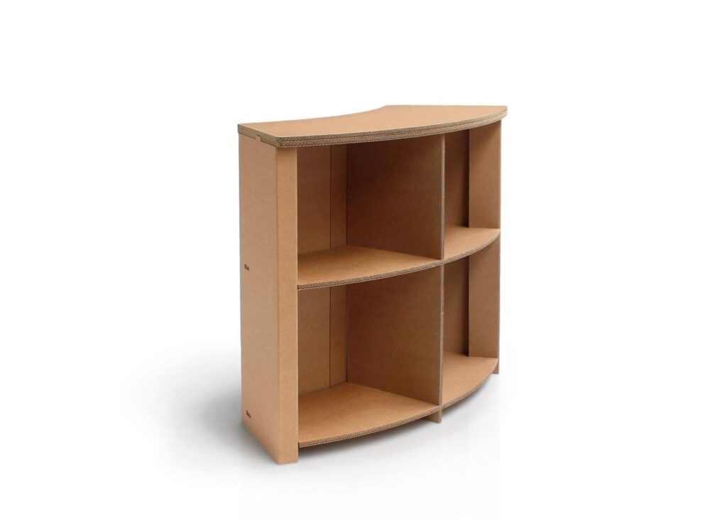 Banque d'accueil en carton écologique pour stands événementiels et aménagements de magasins, avec structure modulable en panneaux cartonnés et étagères intégrées pour l'organisation visuelle des espaces professionnels - Le Meuble en Carton une marque du groupe Natur Design