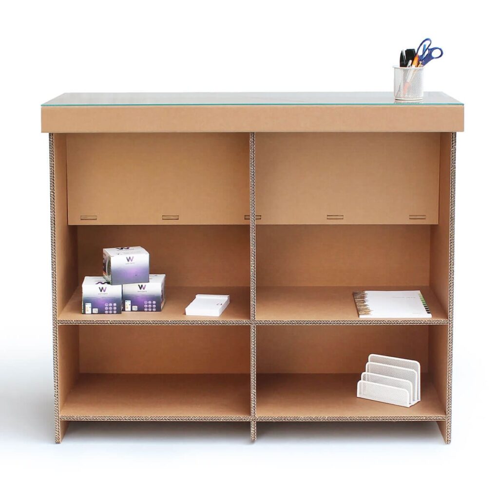 Comptoir en carton écologique pour stands événementiels et aménagement de magasins, avec plateau transparent, rangements modulables et accessoires utiles comme porte-docs et petit bureau sur scène ou point d’accueil professionnel - Le Meuble en Carton une marque du groupe Natur Design