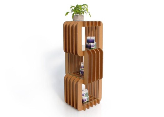 Présentoir en carton MINTO avec structure modulable et plateau visible, idéal pour exposer des produits ou des éléments décoratifs dans des espaces professionnels comme les bureaux ou les salons événementiels. Monté sur pieds métalliques résistants, il accueille des bouteilles et une plante verte en haut - Le Meuble en Carton une marque du groupe Natur Design