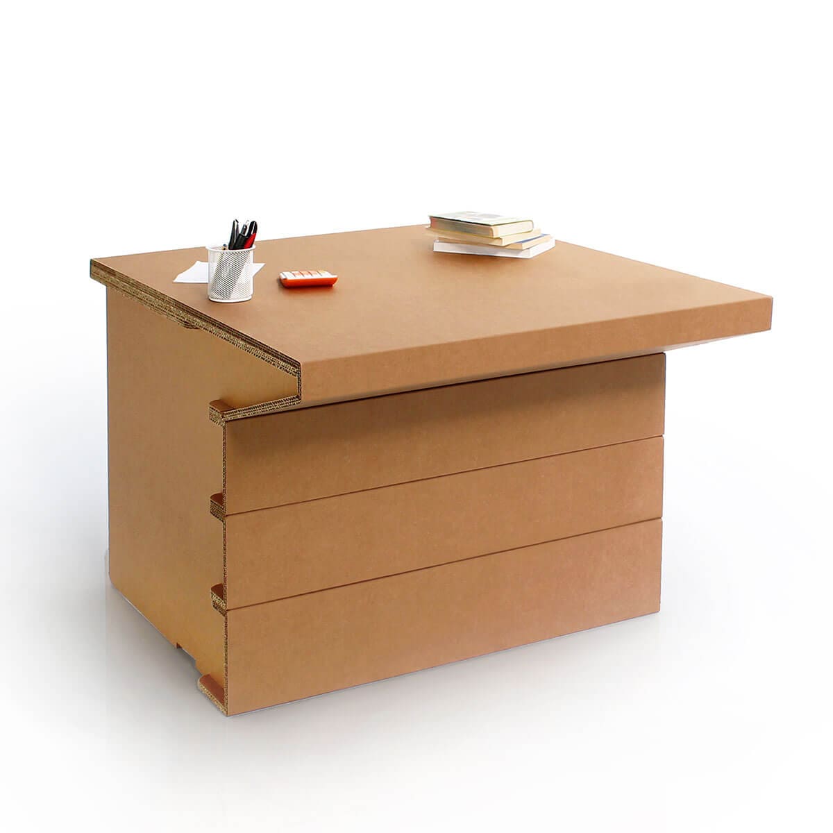 Extension banque d'accueil PMR en carton écologique pour espaces professionnels, avec plateau plat et trois tiroirs amovibles intégrant poignées métalliques. Conçue pour les bureaux d'accueil et points d'accueil en entreprise afin de faciliter l'accès des personnes à mobilité réduite - Le Meuble en Carton une marque du groupe Natur Design