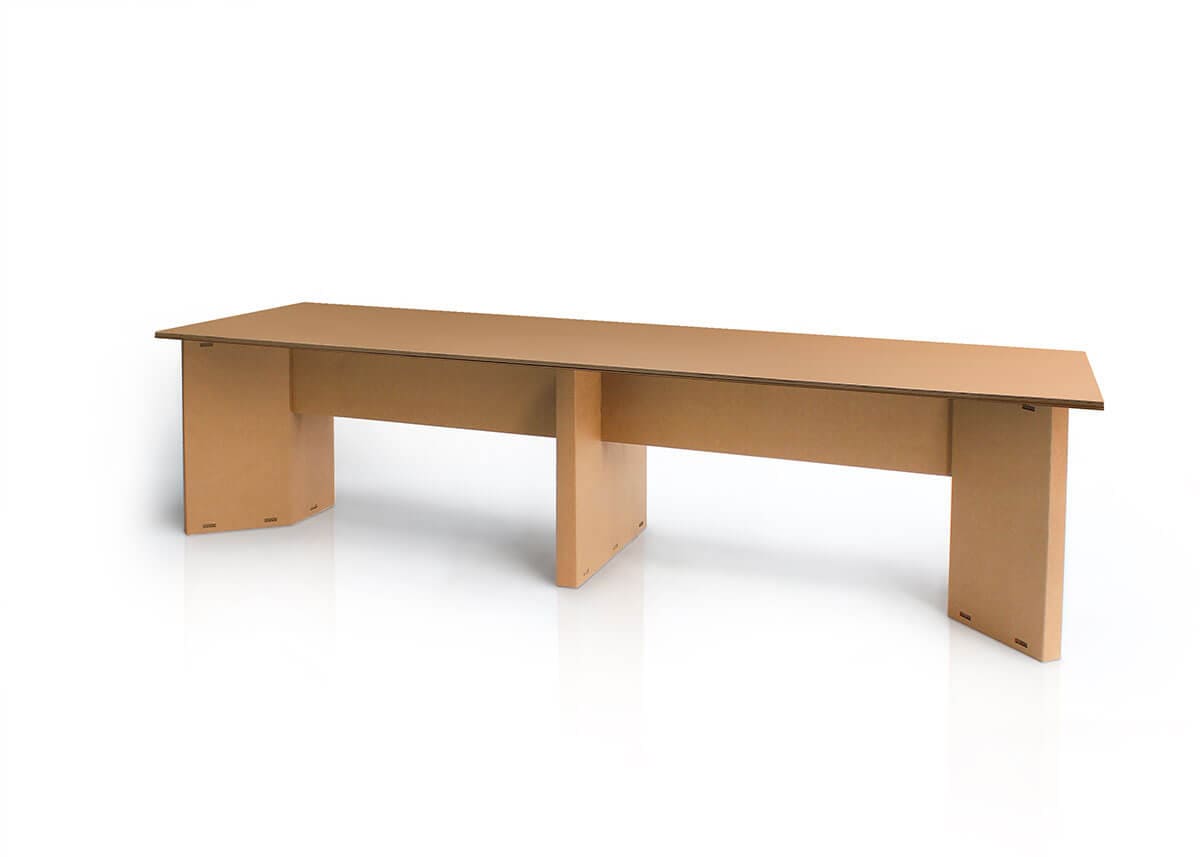 Table de réunion en carton écologique pour 10 personnes, idéale pour les espaces professionnels et les salles de pause dans les entreprises. Structure solide composée d'un plateau central et de pieds stabilisateurs en carton renforcé, conçue pour des réunions collaboratives et un usage durable en open space ou bureau - Le Meuble en Carton une marque du groupe Natur Design